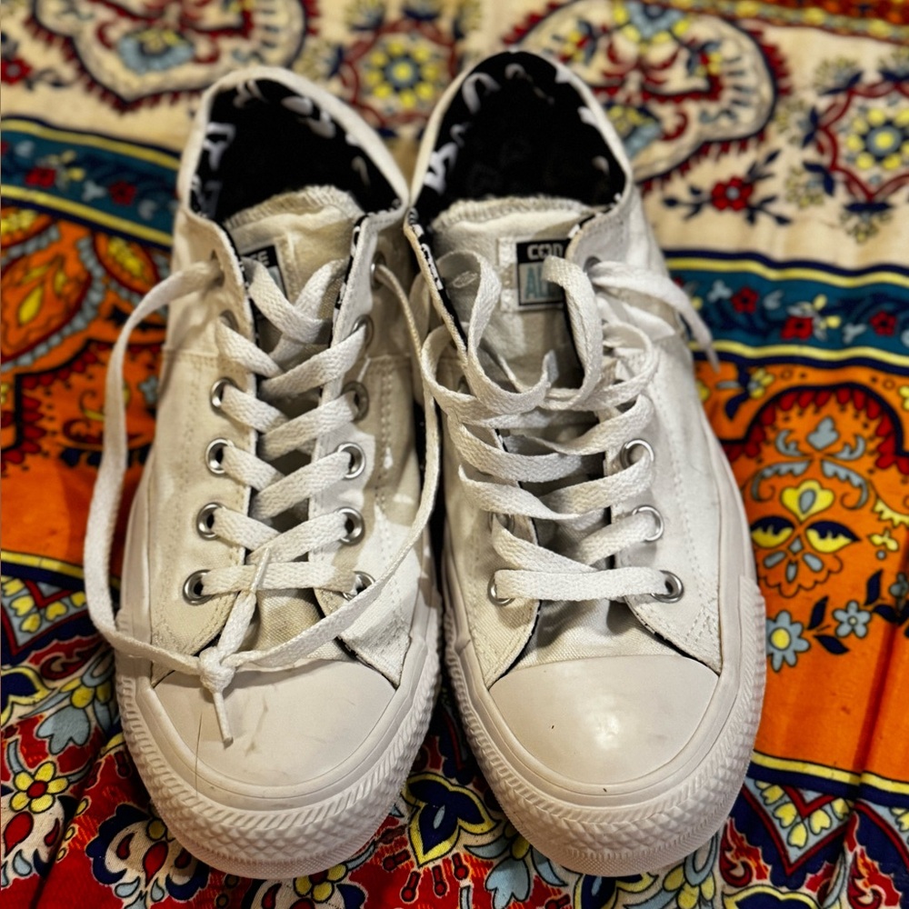 Converse size 9